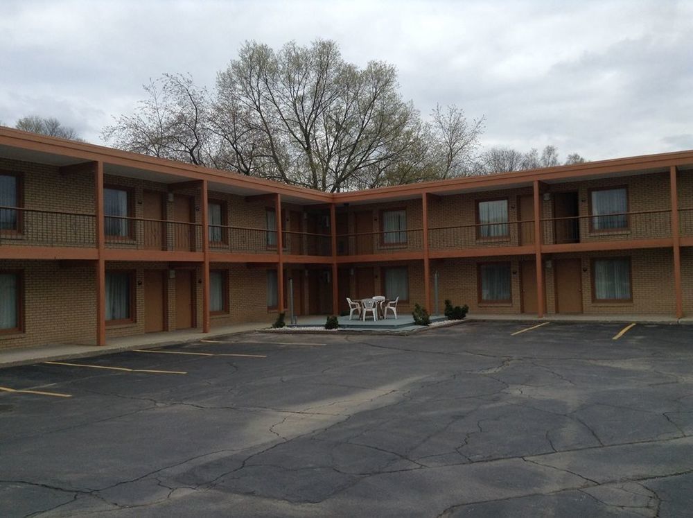 Village Inn Motel - Berrien Springs エクステリア 写真