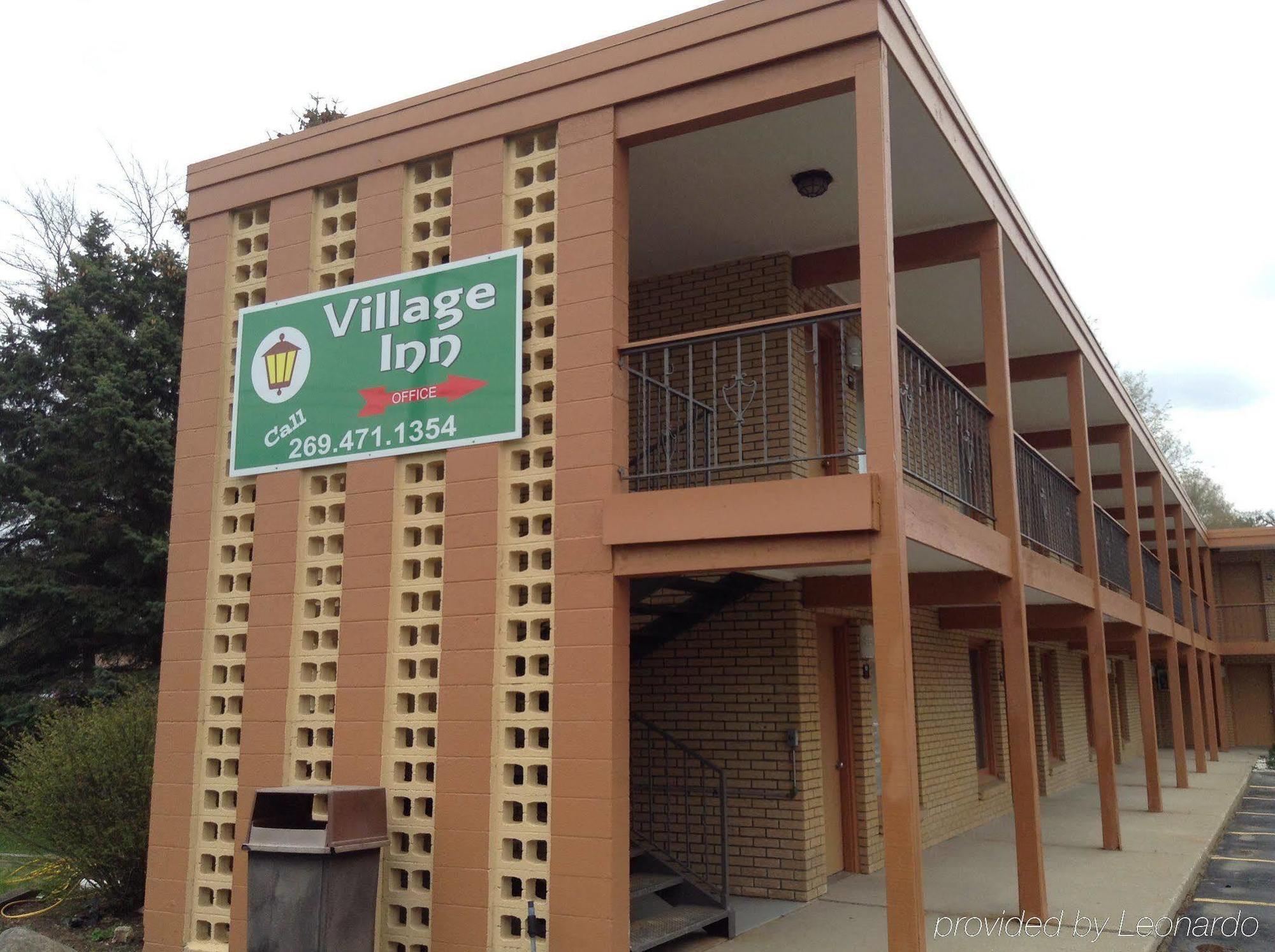 Village Inn Motel - Berrien Springs エクステリア 写真