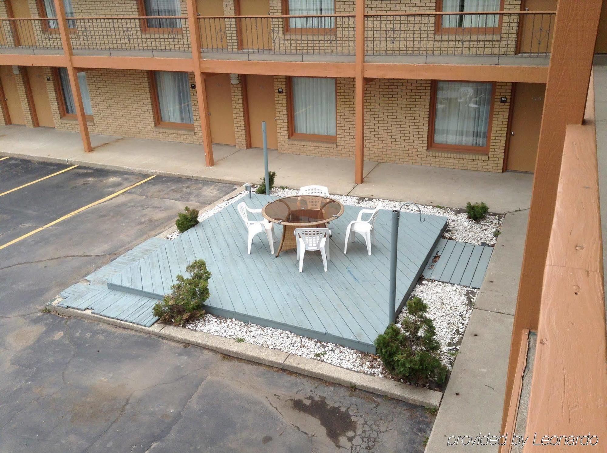 Village Inn Motel - Berrien Springs エクステリア 写真
