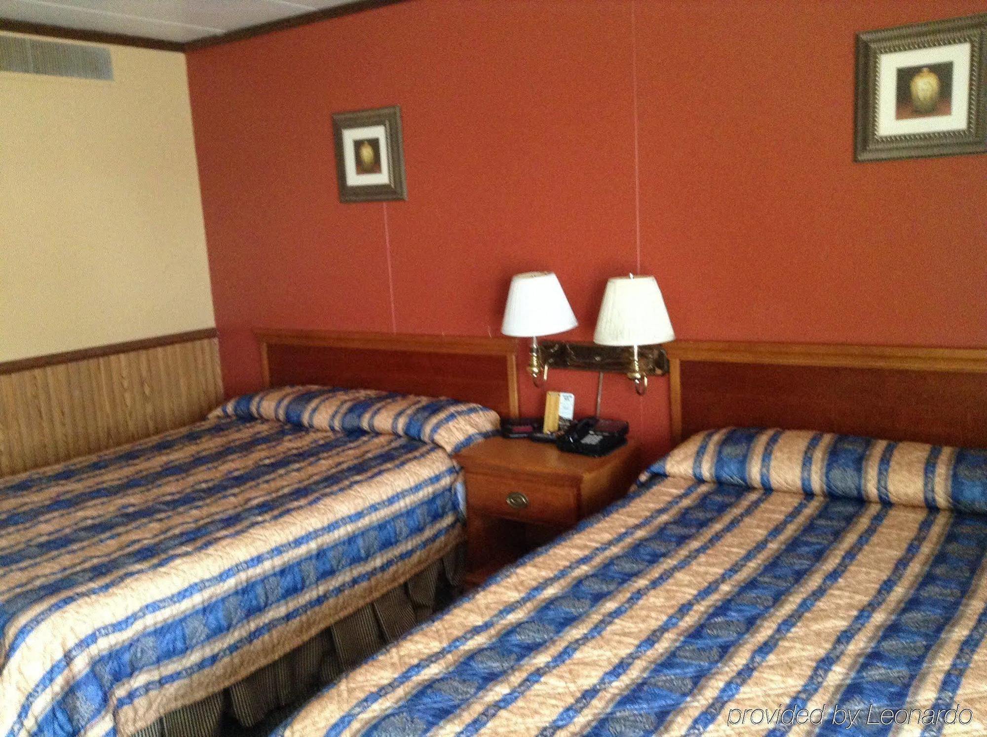 Village Inn Motel - Berrien Springs エクステリア 写真